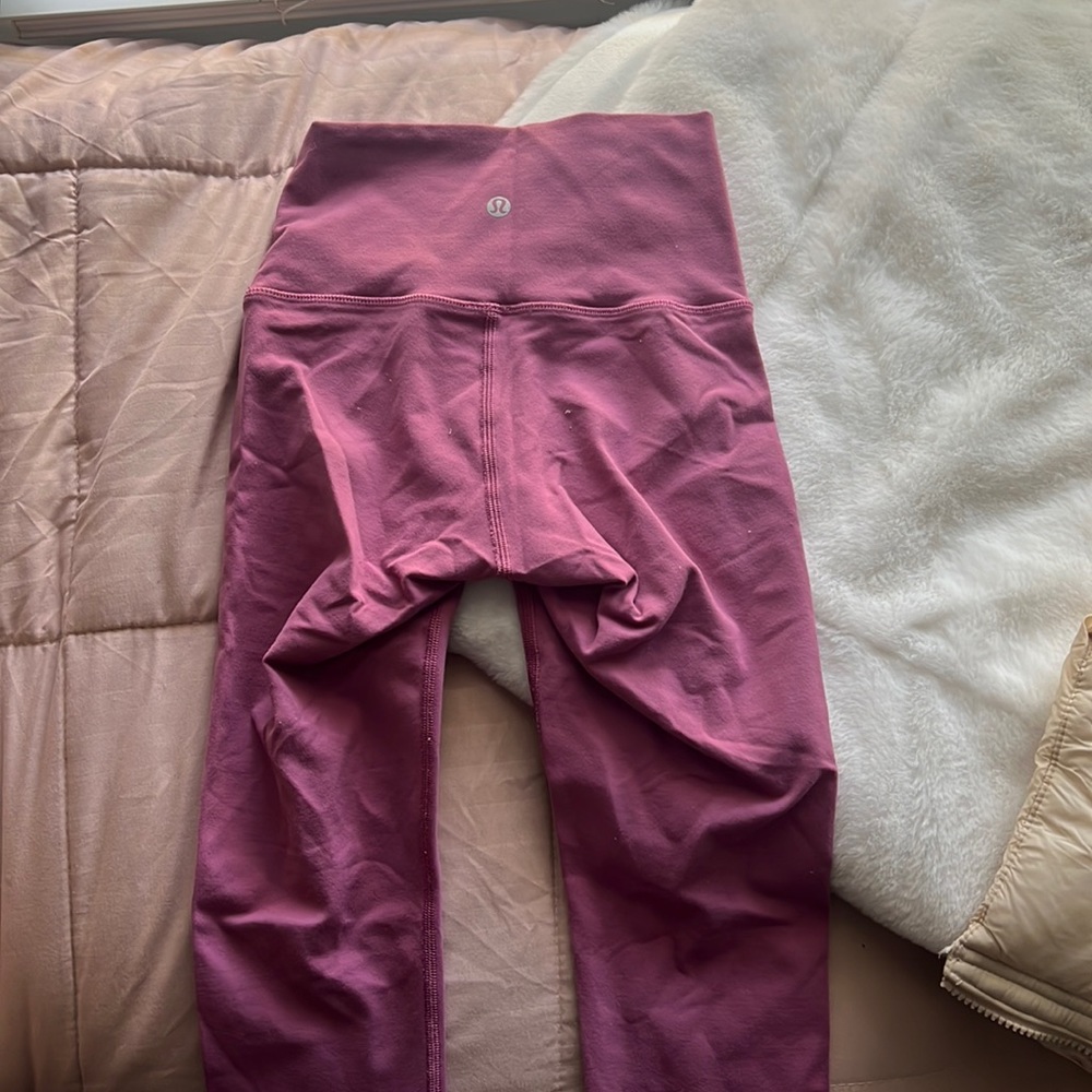 Lulu lemon leggings size 2, good condition, will iron before shipping off!!